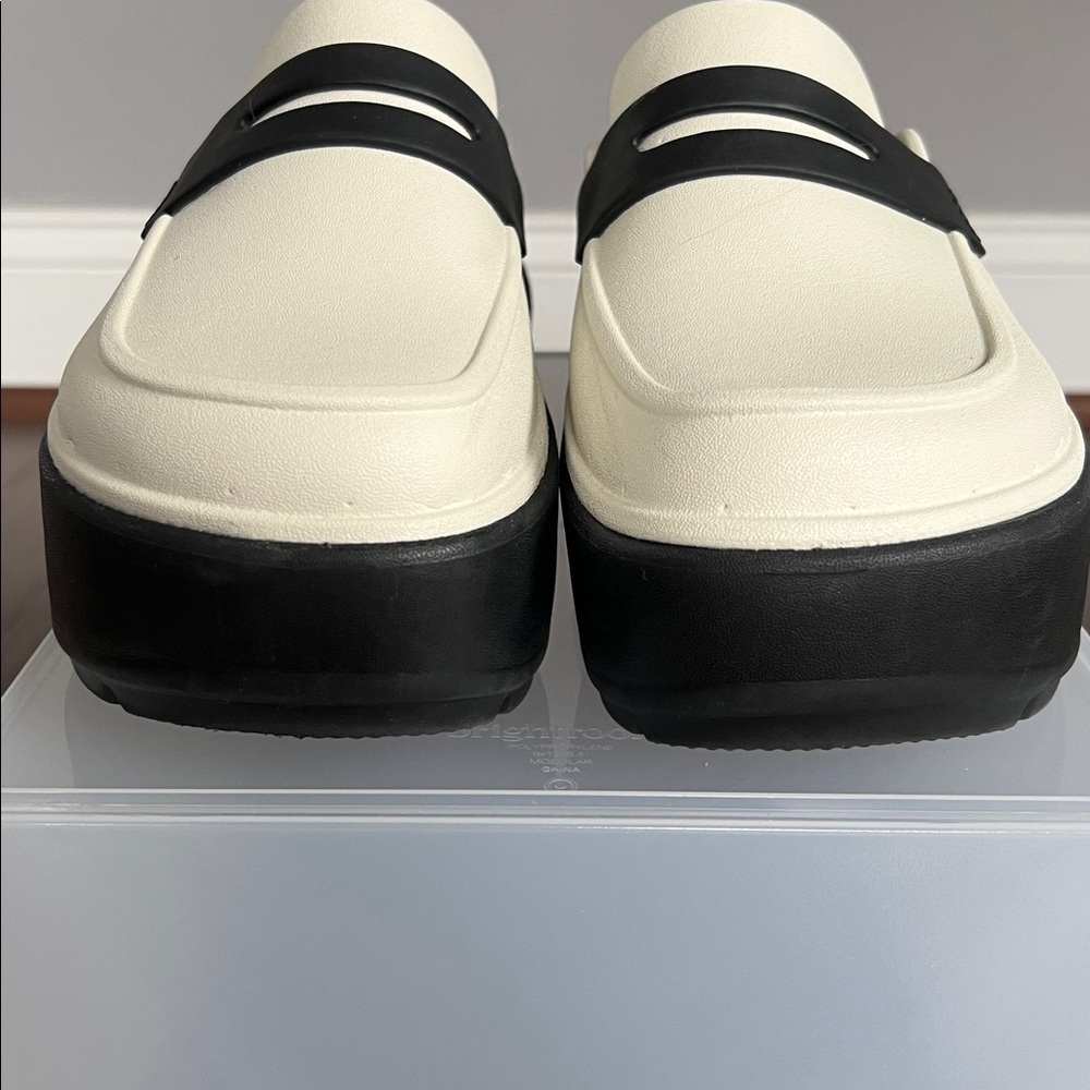 CROCS Stomp Loafer - Picture 6 of 11